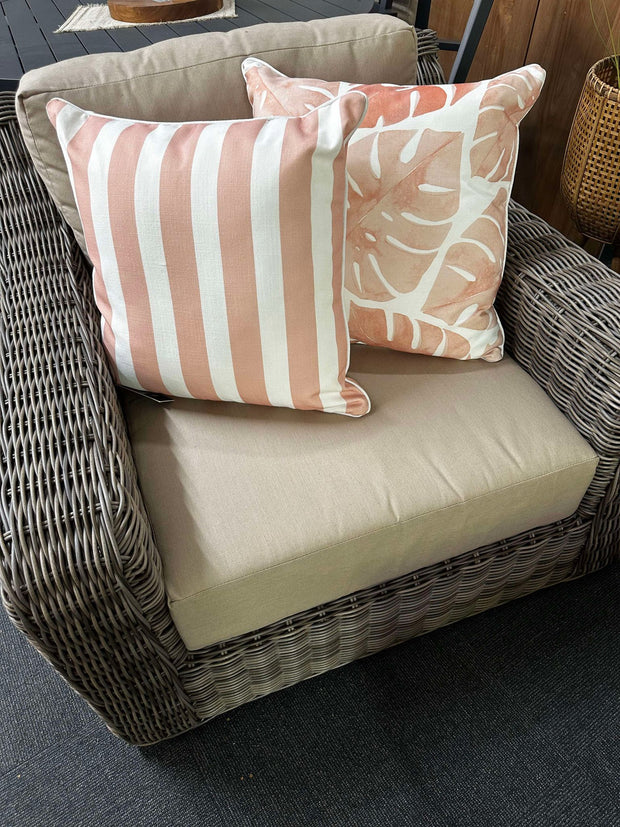 Colton Deluxe Wicker Lounge