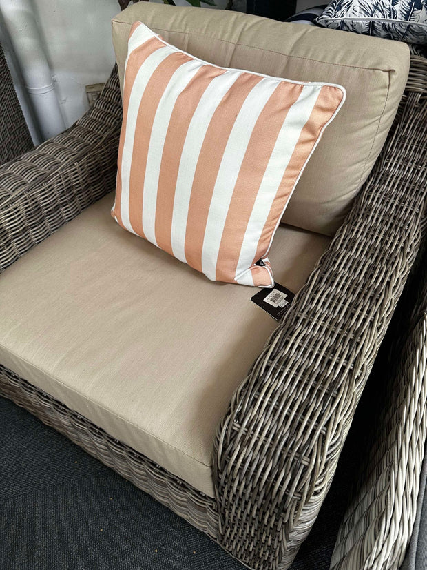 Colton Deluxe Wicker Lounge