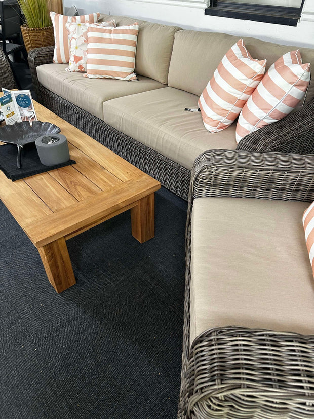 Colton Deluxe Wicker Lounge