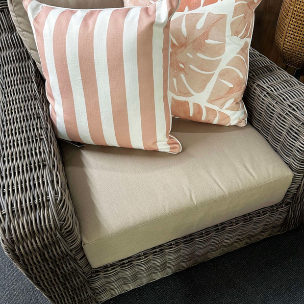 Colton Deluxe Wicker Lounge